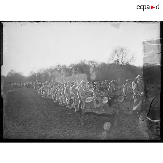 Chantilly, la musique du 298e Régiment d'infanterie. [légende d'origine]