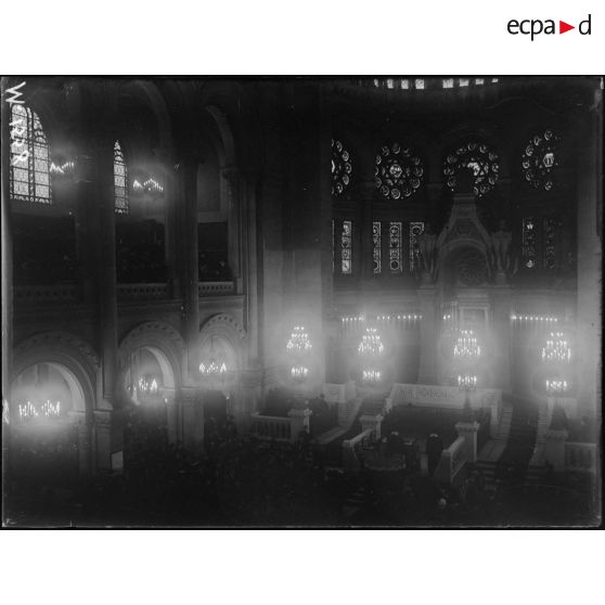 Cérémonie commémorative en l'honneur des engagés volontiares israëlites morts pour la patrie. [légende d'origine]