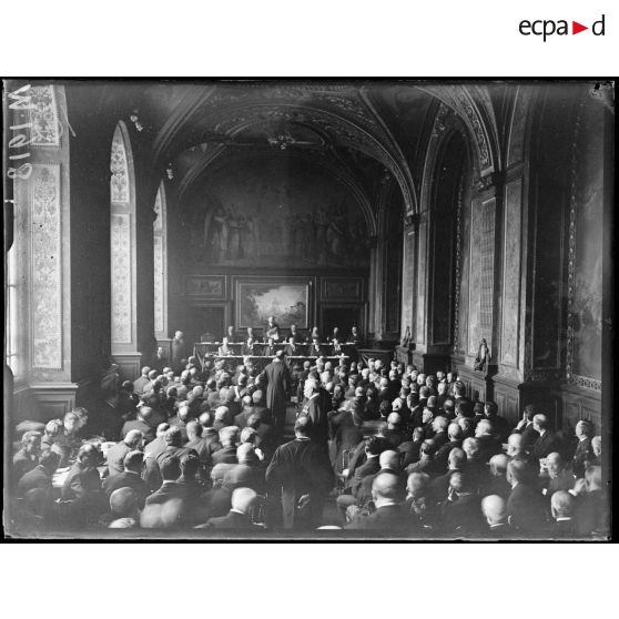 La conférence économique des Alliés au palais du Luxembourg à Paris. [légende d'origine]