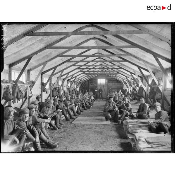 Cantonnements de soldats russes stationnés à Mailly-le-Camp. [légende d'origine]