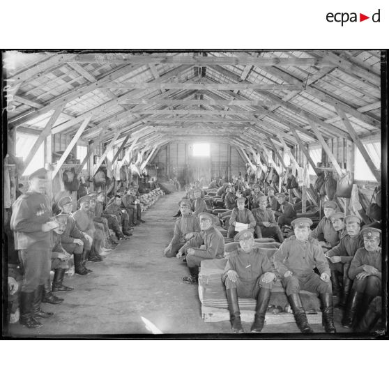 Cantonnements de soldats russes stationnés à Mailly-le-Camp. [légende d'origine]