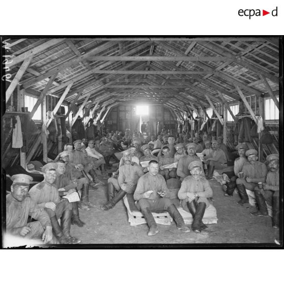 Cantonnements de soldats russes stationnés à Mailly-le-Camp. [légende d'origine]