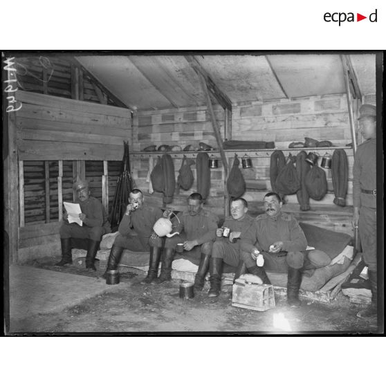 Cantonnements de soldats russes stationnés à Mailly-le-Camp. [légende d'origine]