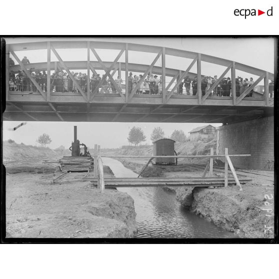 L'inauguration du canal de Marseille au Rhône. <br> [légende d'origine]