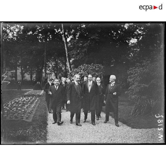 Conférence économique des Alliés au ministère des Affaires Etrangères. [légende d'origine]