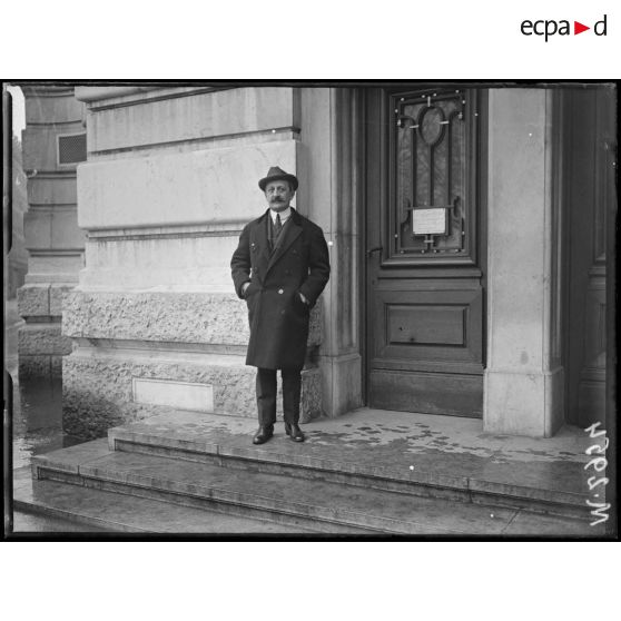 Semaine de l'Amérique Latine à Lyon, Monsieur Garca Azanka, diplomate et écrivain brésilien. [légende d'origine]