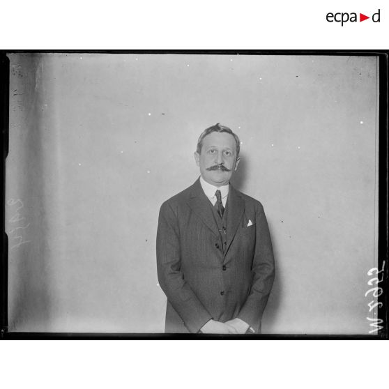 Semaine de l'Amérique Latine à Lyon, Monsieur Garca Azanka, diplomate et écrivain brésilien. [légende d'origine]