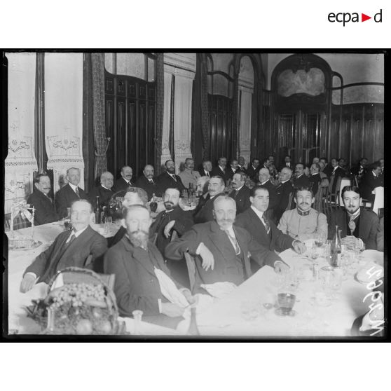 Semaine de l'Amérique Latine à Lyon, banquet offert aux adhérents par Monsieur Guernier. [légende d'origine]