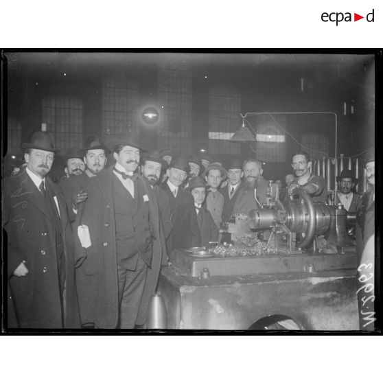 Semaine de l'Amérique Latine à Lyon, les adhérents à l'usine de guerre de Monsieur Loucheur. [légende d'origine]