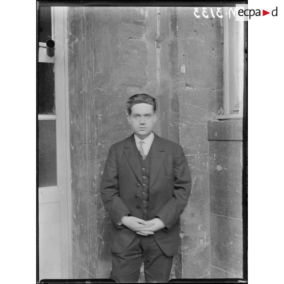 Portrait [légende d'origine]