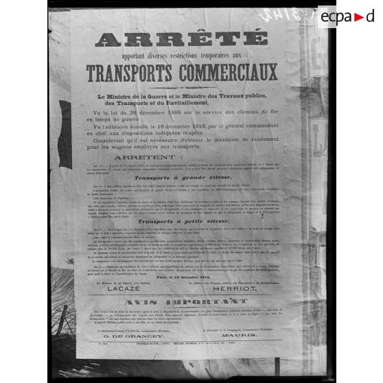 Paris, arrêté apportant diverses modifications aux transports commerciaux. [légende d'origine]