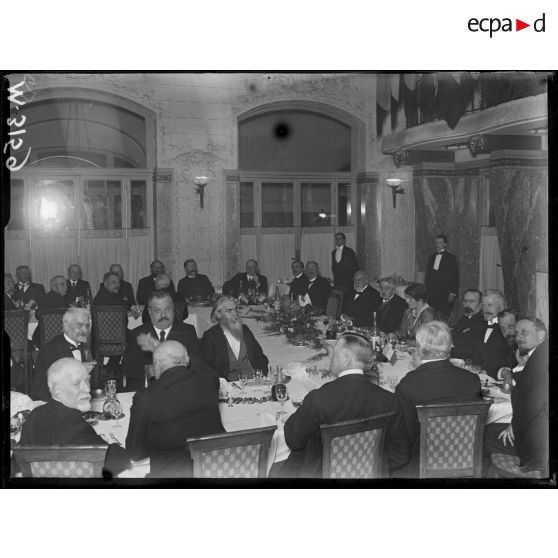 Mission suisse en France. Le banquet donné à l'hôtel Lutetia. [légende d'origine]