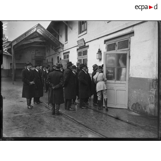Creil, visite de la mission suisse à la gare régulatrice. [légende d'origine]
