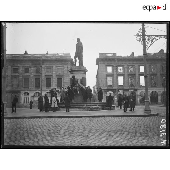 Reims, visite de la mission suisse vue de l'Université. [légende d'origine]