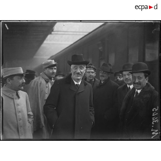 Paris, gare de Lyon, l'arrivée de Monsieur Bissolati, ministre italien. [légende d'origine]