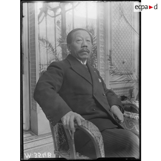 Paris, Son Excellence Hoo-Wei-Teh. [légende d'origine]