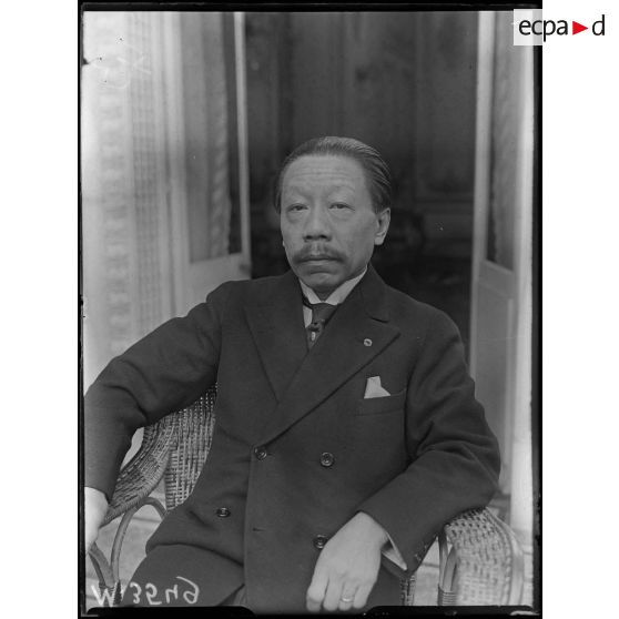 Paris, Son Excellence Hoo-Wei-Teh. [légende d'origine]