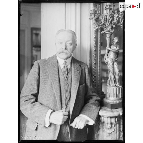 Paris, Son Excellence Monsieur Isvolsky, ambassadeur de Russie. [légende d'origine]