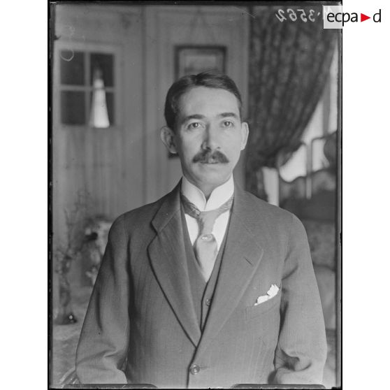 Paris, Monsieur Maria Lardizabal, ambassadeur du Guatemala. [légende d'origine]