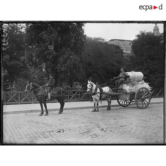 Paris, près du Grand-Palais. L'autoclave du lieutenant Medge. [légende d'origine]