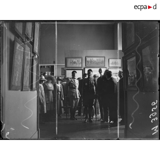 Paris, musée des Arts décoratifs, inauguration d'art Marocain par le général Gouraud. [légende d'origine]