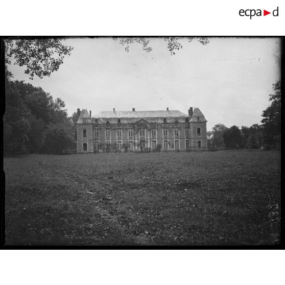 Frétoy, le château où séjourna le Prince Eitel. [légende d'origine]