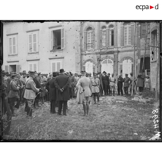 Mondement, le président, les ministres et le cortège officiel au château de Mondement. [légende d'origine]