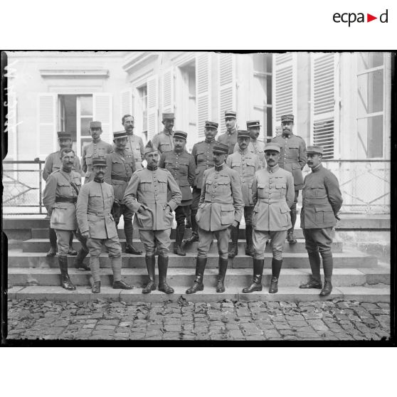 [Compiègne, membres de l'état-major du général Pétain.]