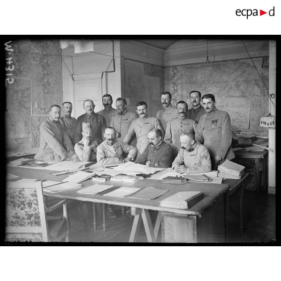 [Compiègne, membres de l'état-major du général Pétain.]