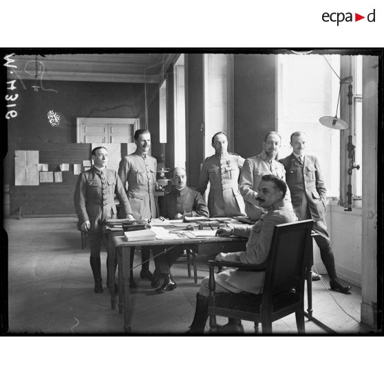[Compiègne, membres de l'état-major du général Pétain.]