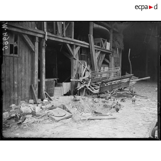 Paris, bombardement par canon le 23 mars 1918, dégâts au 4 rue Riquet. [légende d'origine]