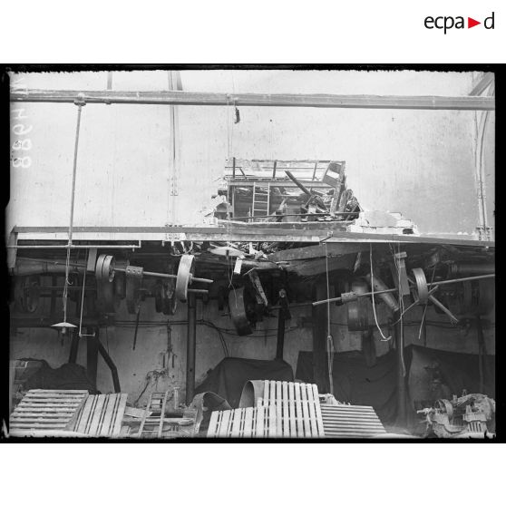 Paris, bombardement par canon le 24 mars 1918, dégâts rue Tandou. [légende d'origine]