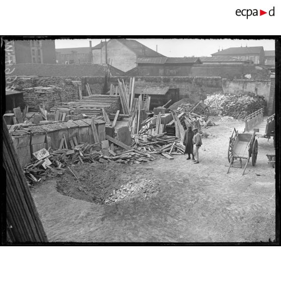 Paris, bombardement par canon. Dégâts au 8 rue de Thionville. [légende d'origine]