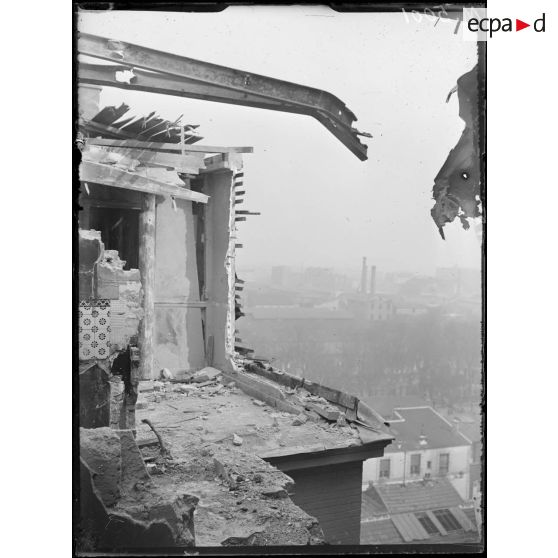 Paris, bombardement par canon du 24 mars 1918, dégâts 109 rue Manin. [légende d'origine]