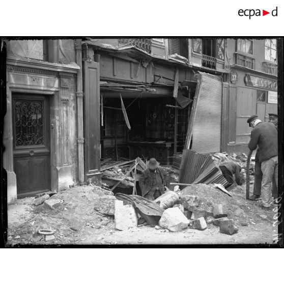 Paris, bombardement par canon du 16 avril 1918. Dégâts au 35 quai de l'Horloge (2h40). [légende d'origine]