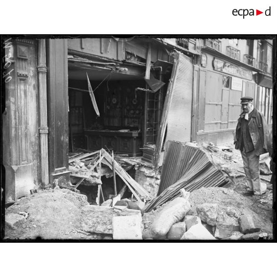 Paris, bombardement par canon du 16 avril 1918. Dégâts au 35 quai de l'Horloge (2h40). [légende d'origine]