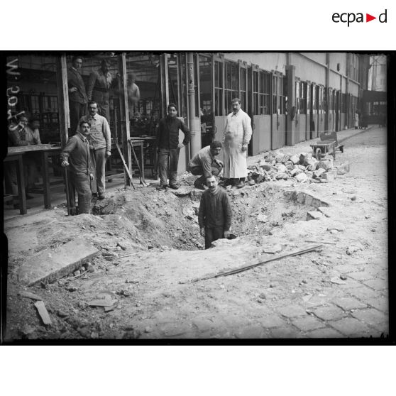 Paris, bombardement par canon du 16 avril 1918. Usine Schneider, rue François Bonvin (5h50). [légende d'origine]