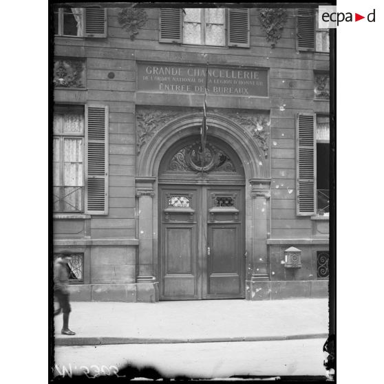 Bombardement par avions à Paris dans la nuit du 26 au 27 juin 1918. La Grande Chancellerie de la Légion d'honneur. [légende d'origine]