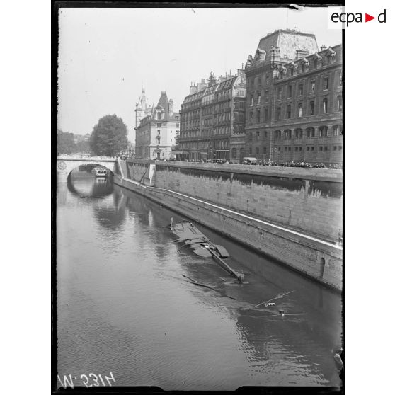 Paris, bombardement pars avions dans la nuit du 27 au 28 juin 1918. [légende d'origine]