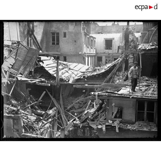 Paris, bombardement pars avions dans la nuit du 27 au 28 juin 1918. [légende d'origine]