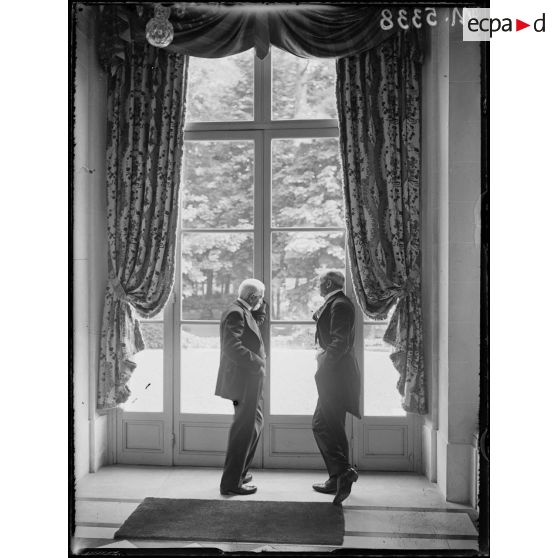 Conférence interalliées, Monsieur Sonnino et Lord Milner. [légende d'origine]