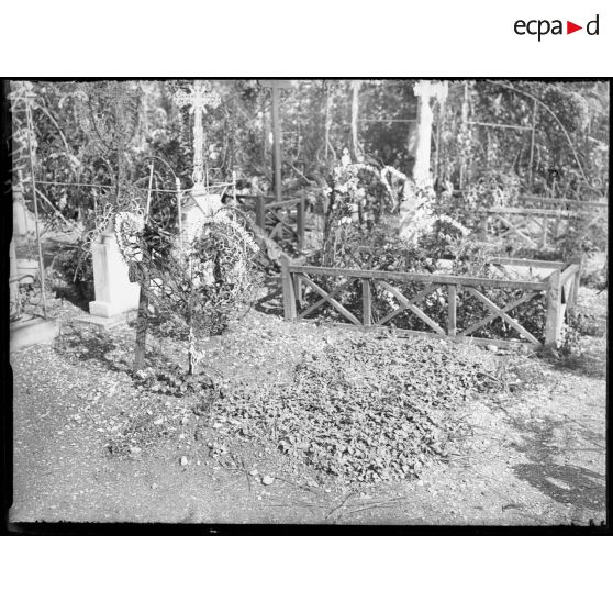 Ivry-sur-Seine, cimetière. [légende d'origine]