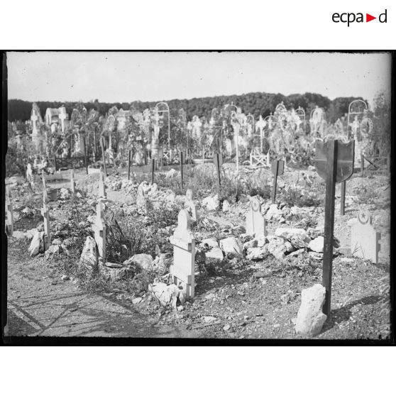 Ivry-sur-Seine, cimetière. [légende d'origine]