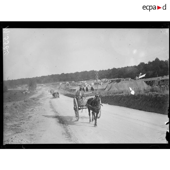 Bar-le-Buc (Meuse). Au premier plan, hôpital américain. Au fond : l'hôpital français. [légende d'origine]