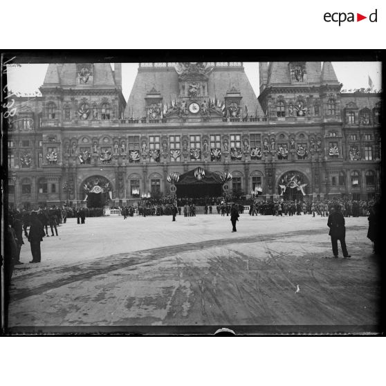 [Paris, le 14 juillet 1919. L'hôtel de ville.]