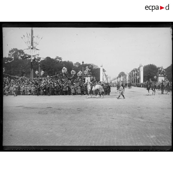 [Paris, défilé du 14 juillet 1919. Le général Gouraud sur la place de la Concorde.]