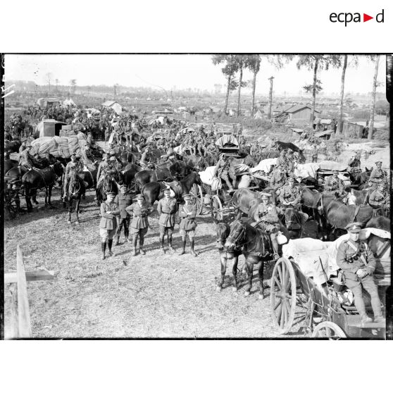 Battle of Menin road. This is a typical scene of the continous preparations behind the immediate front. A battery's transport moving up. [légende d'origine]