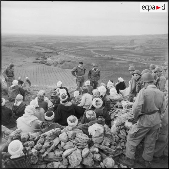 Rassemblement de villageois à Sonis.