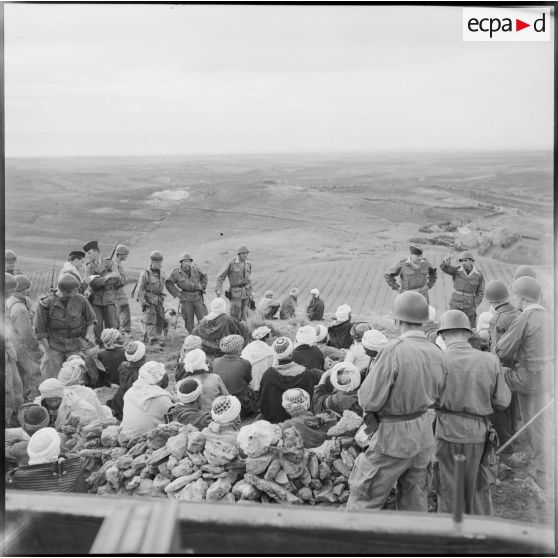 Rassemblement de villageois à Sonis.