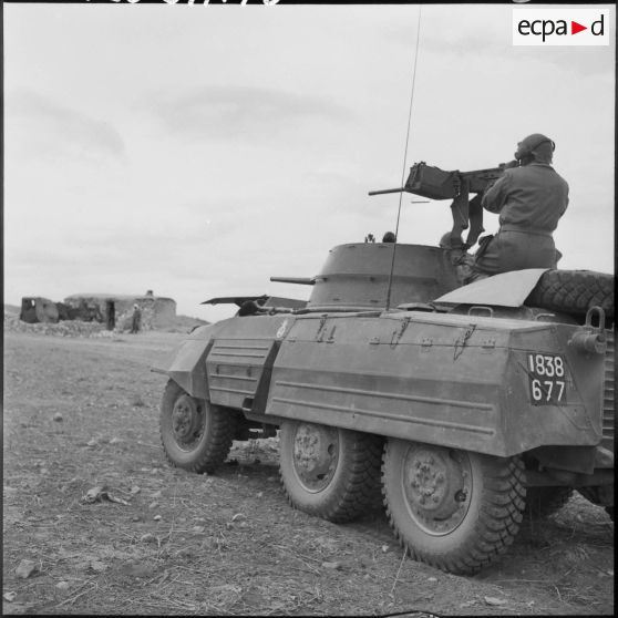 Opération avec les blindés du 4e escadron du 2e groupe (4-2) de gendarmerie mobile de Djelfa.